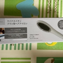 マイナスイオンブラシ型ヘアアイロンの画像