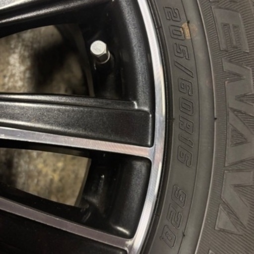 グッドイヤーアイスナビ205/60R16 スタッドレスタイヤ