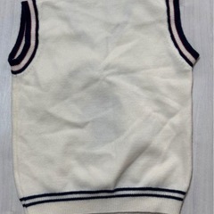 テディベア刺繍アイボリーニットベスト 古着の画像