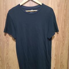 黒のクルーネックTシャツ