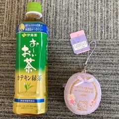 【新品・タグ付き】サンリオ ★ Hello Kitty  ミニポーチ　人気の画像