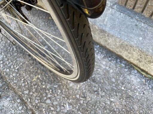 『ＳＡＬＥ　３０％』　電動自転車　７００ｘ２８ｃ　6変速　バッテリー　充電器　付き　黒　配達可能