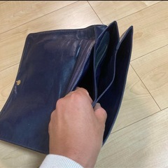 ネイビー レザー ハンドバッグ　クラッチバック　セカンドハンズの画像