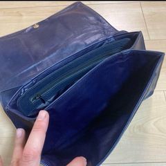 ネイビー レザー ハンドバッグ　クラッチバック　セカンドハンズの画像