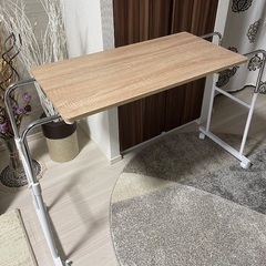 美品！伸縮昇降式　キャスター付き　スリム　パソコンデスク　介護にも