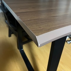 波型デザイン ダイニングテーブルの画像