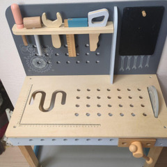 （相談中）木製作業台と工具セットの画像