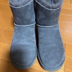 UGG アグ　バックリボン　ムートンブーツ　23センチ　グレーの画像