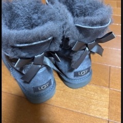 UGG アグ　バックリボン　ムートンブーツ　23センチ　グレーの画像