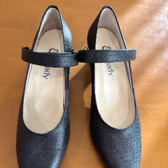 新品パンプス
