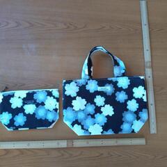 トートバッグとボーチの画像