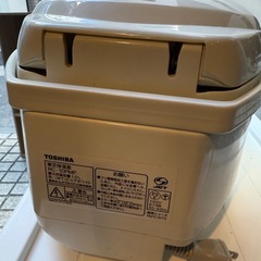TOSHIBA白色炊飯器の画像