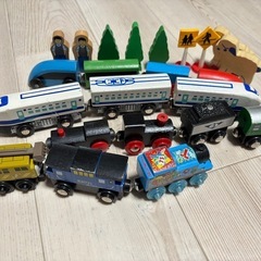 木製レール　トーマス　電車　の画像