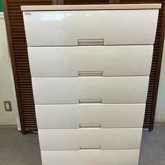 美品チェスト 収納タンス (しー) 魚住の収納家具《タンス、衣類収納》の中古あげます・譲ります｜ジモティーで不用品の処分