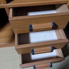 ガラス扉付き本棚の画像