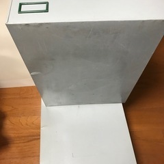 レトロなブリキ衣装ケースの画像
