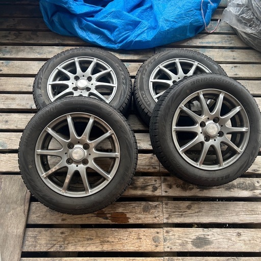 【取り引き中】スタッドレス　アルミ付き　バリ溝　VRX2