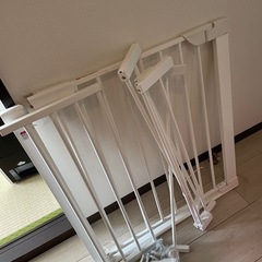 タンスのゲン、ベビーゲート