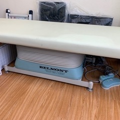 タカラベルモント　電動　施術台　中古の画像