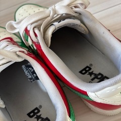 ベイプスタースニーカーの画像