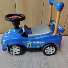 足蹴り乗用車　ミニカー　四輪車