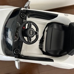 アウディ　子供電動自動車の画像
