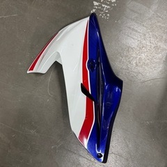 cb400sbフロントカウル左右セット
の画像