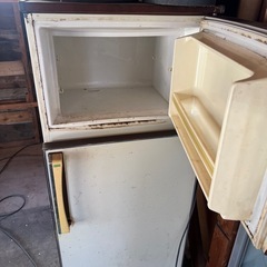 レトロ　冷蔵庫の画像