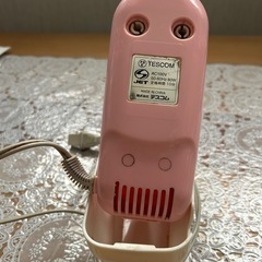 TESCOM ・PALCOOKIN  ハンドミキサー ピンク 。サイズ約18㌢×17㌢7.5㌢ ケーキ作りの後のお片付けがコンパクトなので収納が隙間で対応出来便利です。の画像