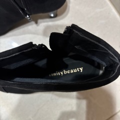 新品ブーツの画像