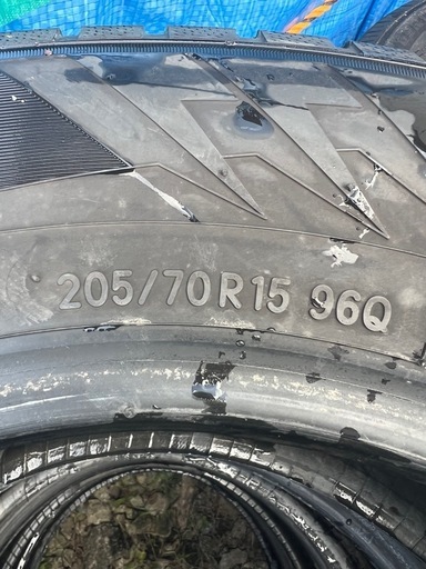 商品名 TOYO 205/70R15 96Q TRANPATH TX スタッドレスタイヤ 4本セット