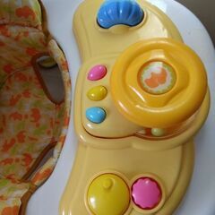 赤ちゃん歩行器の画像