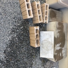化粧ブロックとコンクリート平板
