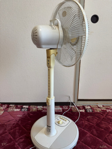 Amazon | 【Amazon.co.jp限定】 [山善] 扇風機 リビング (日本電産製 DCモーター搭載) 静音 リモコン付き 左右自動首振り  風量切替12段階 入切タイマー付 ホワイトグレー YLX-AED30(WH) | 山善(YAMAZEN) | リビング扇風機