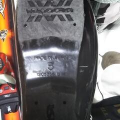 スキー板−ストック−靴2足セットの画像