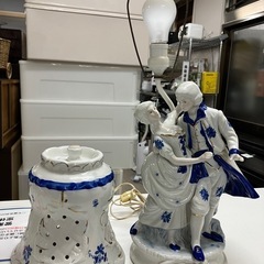 ☆値下げ☆A2502-264 西洋人形陶器製ランプ 年式表記無し 点灯確認済み 電球付き キズ汚れ有りの画像