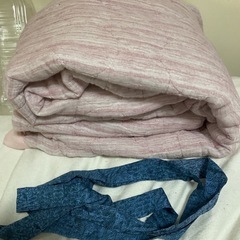 ☺️ 着る布団　ペット用等にも如何？ 寝巻き型掛布団　寝巻き布団　肩64身61丈187袖40cm  桃白縞柄　紐(➕20円)の画像