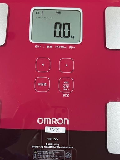美品　OMRON  体脂肪計・体重計 HBF-226