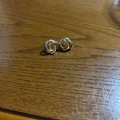 ピアス