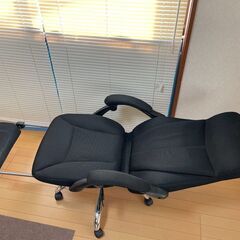 オフィスチェア オットマン付 リクライニング 寝れます ゲーミングチェア テレワーク 在宅勤務 の画像