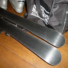 「お引き渡し完了しました」
ショートスキーとスキーブーツのセットの画像