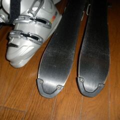 「お引き渡し完了しました」
ショートスキーとスキーブーツのセットの画像