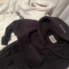 白、黒 フーディーの画像