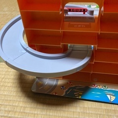 トミカで遊べるおもちゃの画像