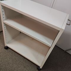 スチール製の袖机の画像