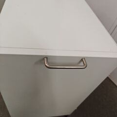 スチール製の袖机