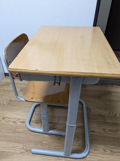 小学校備品おさがり　机と椅子セット