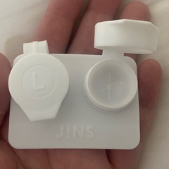サービスのコンタクトケース(J!NS)