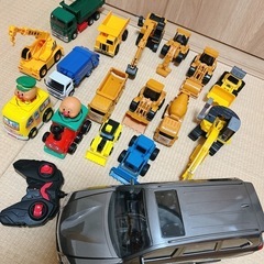 〖お譲り先決定〗美品！はたらくくるまとアルファードのラジコンセット