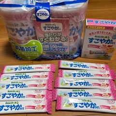 値下げしました‼️　粉ミルク　すこやか　800g  2缶　スティック100ml 50mlの画像